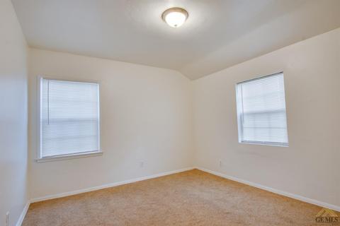 112 E Lucard St, Taft, CA 93268 photo 10