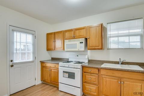 112 E Lucard St, Taft, CA 93268 photo 7