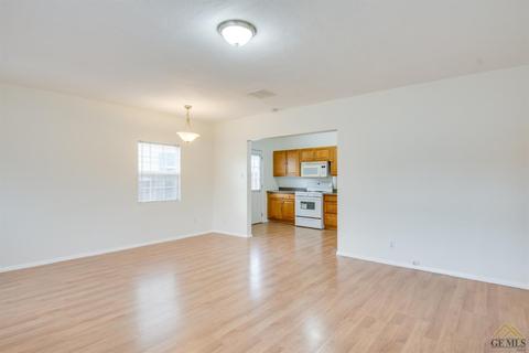 112 E Lucard St, Taft, CA 93268 photo 5