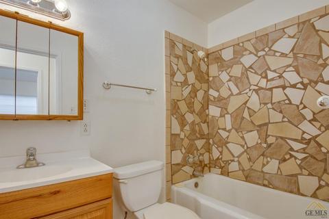 112 E Lucard St, Taft, CA 93268 photo 8