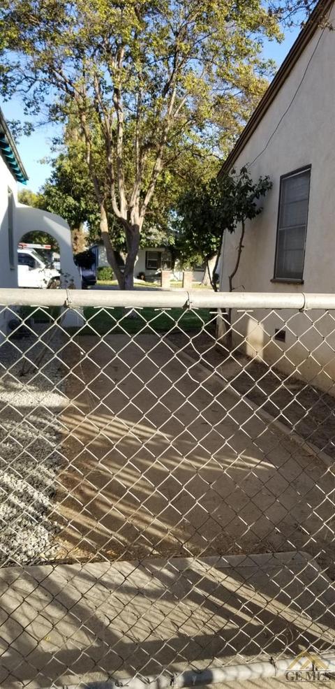 231 Beech St, Bakersfield, CA 93304 photo 28