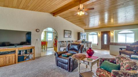 21010 Angel St, Tehachapi, CA 93561 photo 2