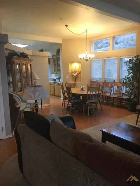 20136 Knob Hill Rd, Tehachapi, CA 93561 photo 2