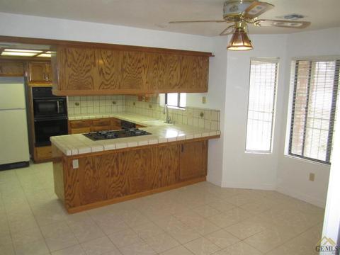 21901 Lily Ct, Tehachapi, CA 93561 photo 2