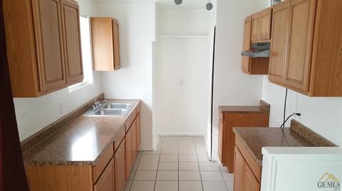 921 Sylvia Dr, Bakersfield, CA 93304 photo 5
