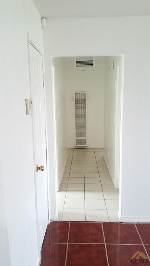 921 Sylvia Dr, Bakersfield, CA 93304 photo 9