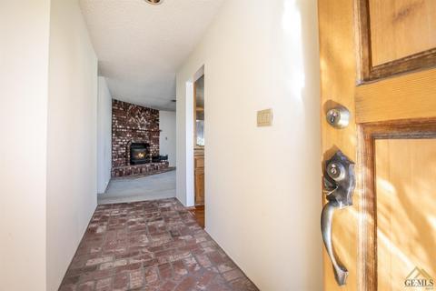 21209 Hacienda Dr, Tehachapi, CA 93561 photo 3