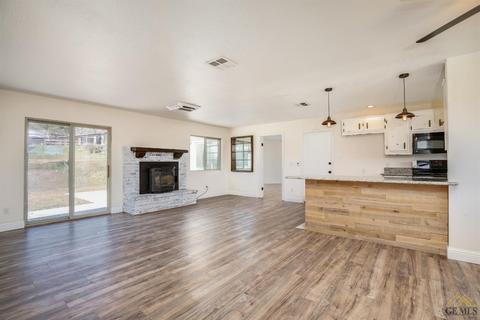 20913 Ridgeway Dr, Tehachapi, CA 93561 photo 3