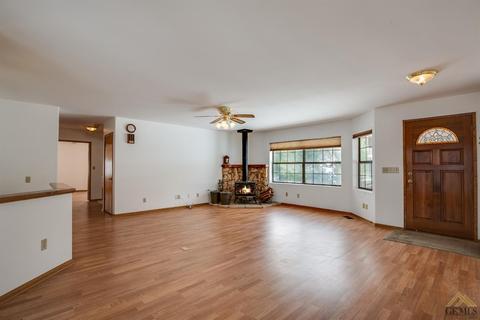 30260 Knight Ct, Tehachapi, CA 93561 photo 2
