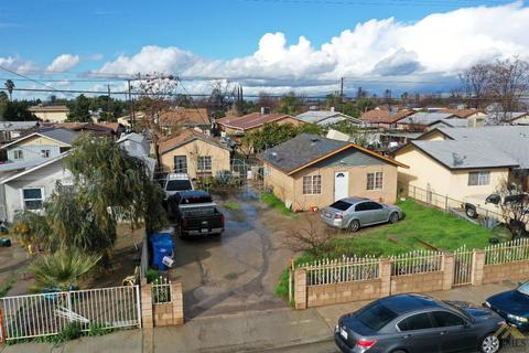 8512 School St, Lamont, CA 93241 photo 1