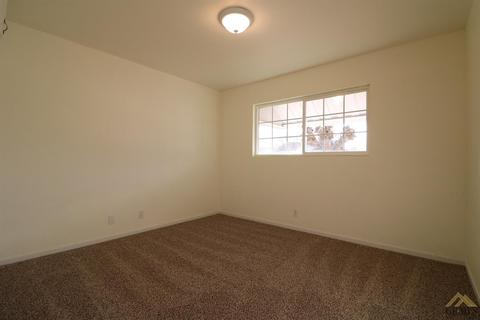 304 Adams St, Taft, CA 93268 photo 9