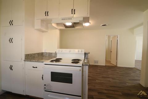 304 Adams St, Taft, CA 93268 photo 4