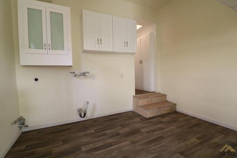 304 Adams St, Taft, CA 93268 photo 8