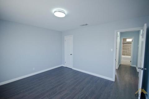 512 Easter St, Bakersfield, CA 93307 photo 18