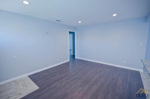 512 Easter St, Bakersfield, CA 93307 photo 14