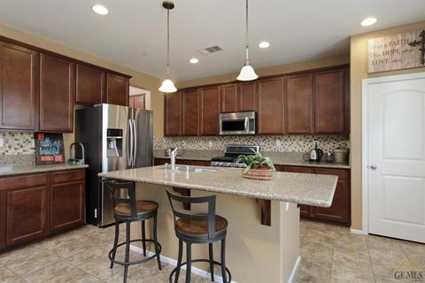 15744 La Strada Ct, Bakersfield, CA 93314 photo 2