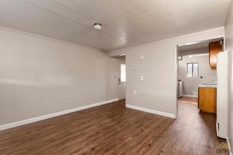 20409 Sierra Ave, Tehachapi, CA 93561 photo 3