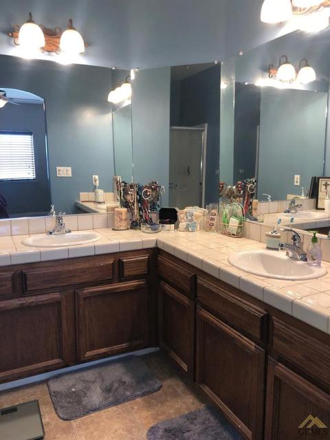 231 Colvard St, Shafter, CA 93263 photo 8