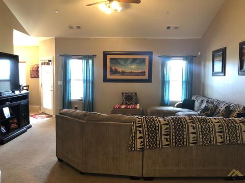231 Colvard St, Shafter, CA 93263 photo 2