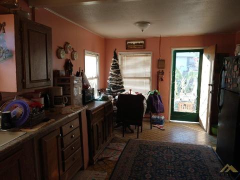 301 Taylor St, Taft, CA 93268 photo 4