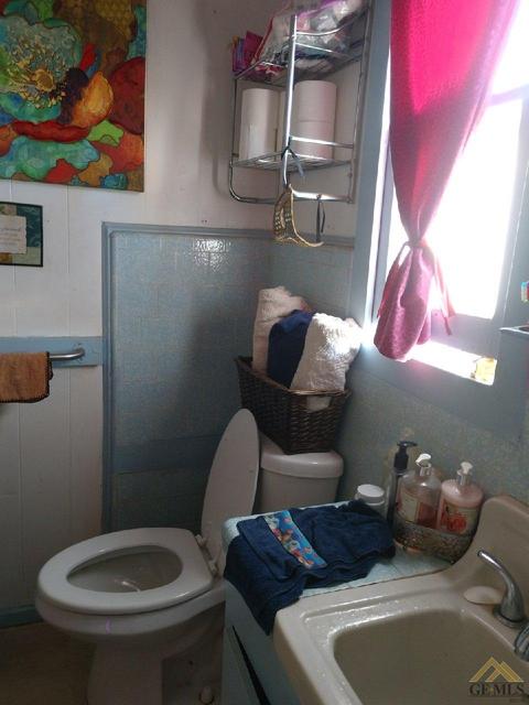 301 Taylor St, Taft, CA 93268 photo 6