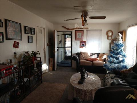 301 Taylor St, Taft, CA 93268 photo 2
