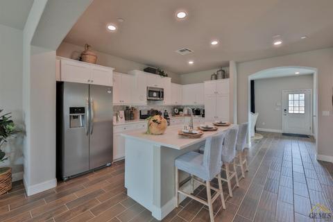 9008 Brook Shadow Way, Shafter, CA 93263 photo 16