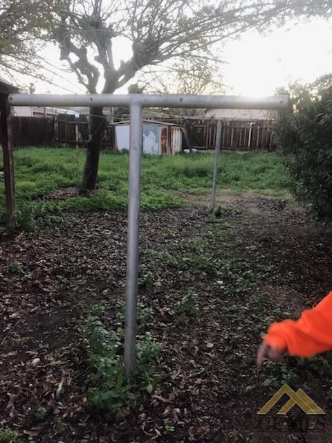 107 Adams St, Taft, CA 93268 photo 4