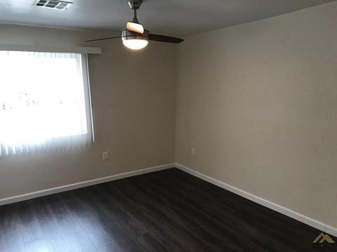 302 Tyler St, Taft, CA 93268 photo 12