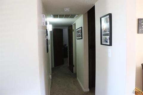 407 Sunset Ln, Taft, CA 93268 photo 3