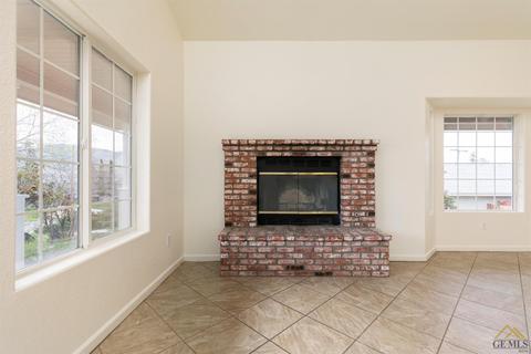 22260 Briarwood St, Tehachapi, CA 93561 photo 6