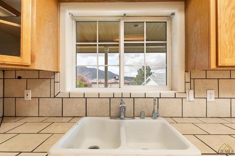 22260 Briarwood St, Tehachapi, CA 93561 photo 10