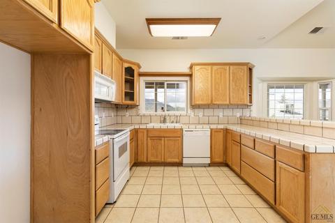 22260 Briarwood St, Tehachapi, CA 93561 photo 7