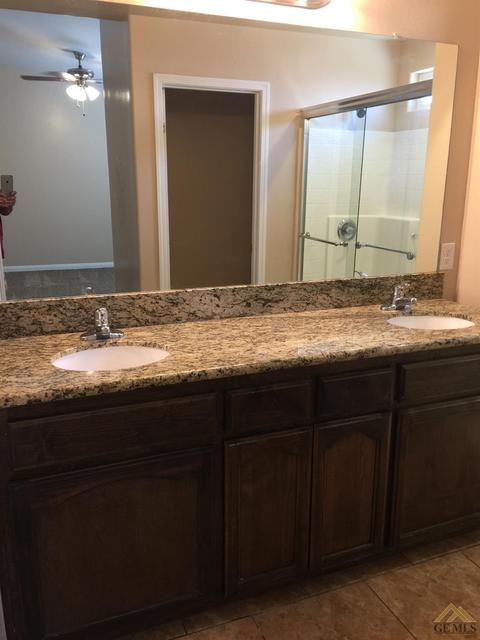 310 Goldspire Ct, Wasco, CA 93280 photo 8