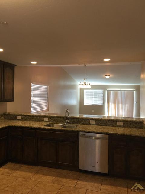 310 Goldspire Ct, Wasco, CA 93280 photo 5
