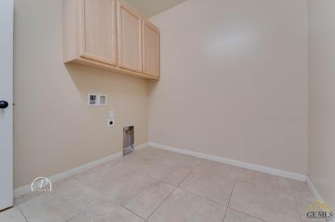 208 Heartnut St, Shafter, CA 93263 photo 11