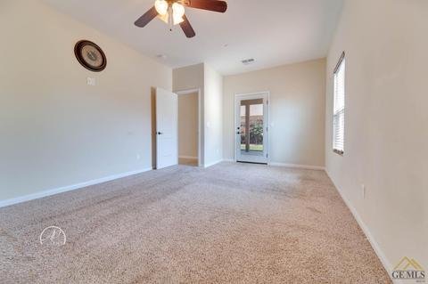 208 Heartnut St, Shafter, CA 93263 photo 6