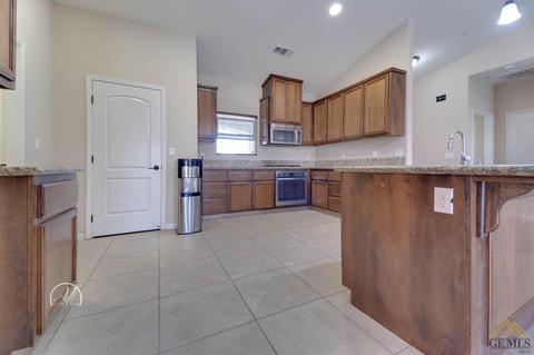 208 Heartnut St, Shafter, CA 93263 photo 14
