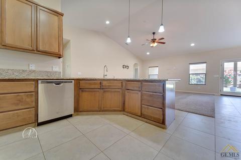 208 Heartnut St, Shafter, CA 93263 photo 13