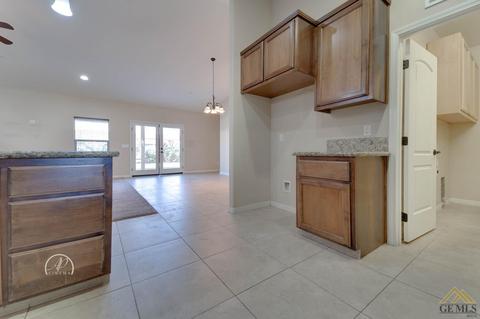 208 Heartnut St, Shafter, CA 93263 photo 15