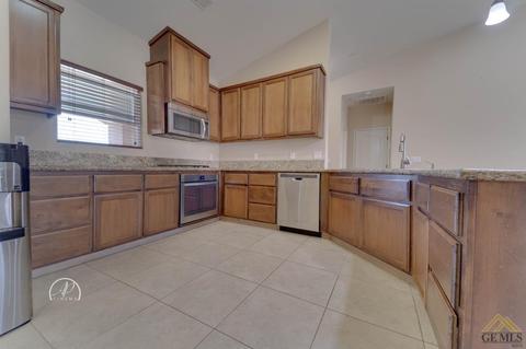 208 Heartnut St, Shafter, CA 93263 photo 12