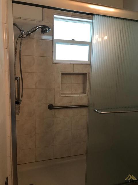 323 Easter St, Bakersfield, CA 93307 photo 12