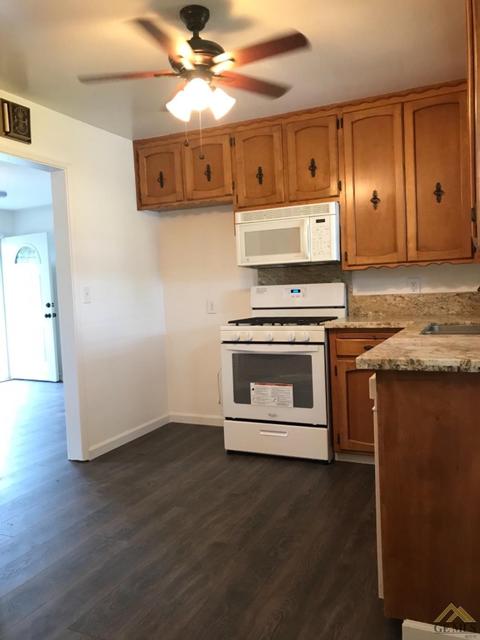 323 Easter St, Bakersfield, CA 93307 photo 8
