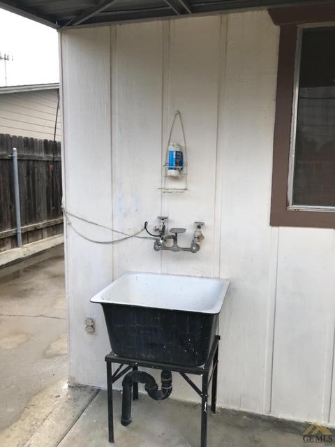 323 Easter St, Bakersfield, CA 93307 photo 24