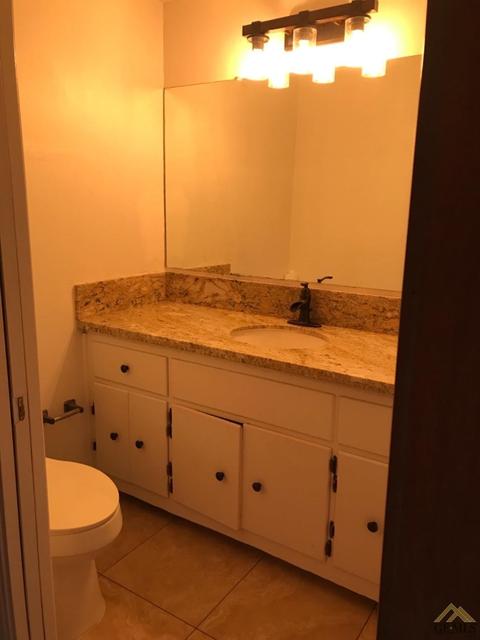 323 Easter St, Bakersfield, CA 93307 photo 18