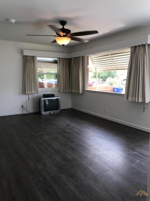 323 Easter St, Bakersfield, CA 93307 photo 5