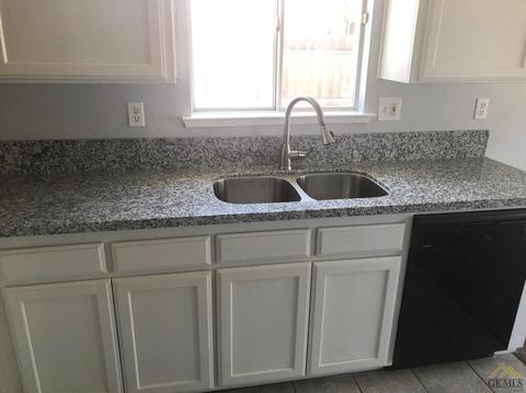 2160 Piazza St, Delano, CA 93215 photo 3