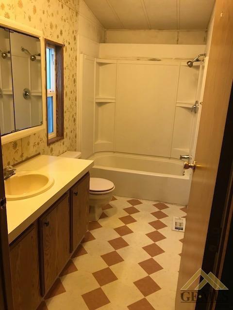 713 Pierce St, Taft, CA 93268 photo 4