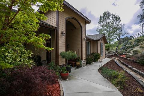 24600 Paramount Dr, Tehachapi, CA 93561 photo 1