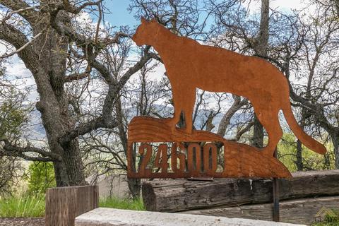 24600 Paramount Dr, Tehachapi, CA 93561 photo 2